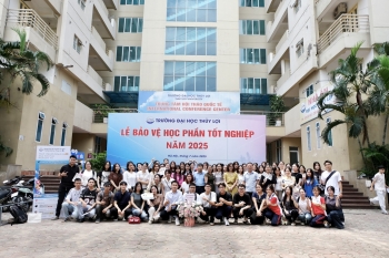 NGÀNH THƯƠNG MẠI ĐIỆN TỬ CHÚC CÁC BẠN K63 BẢO VỆ HỌC PHẦN TỐT NGHIỆP THẬT RỰC RỠ!