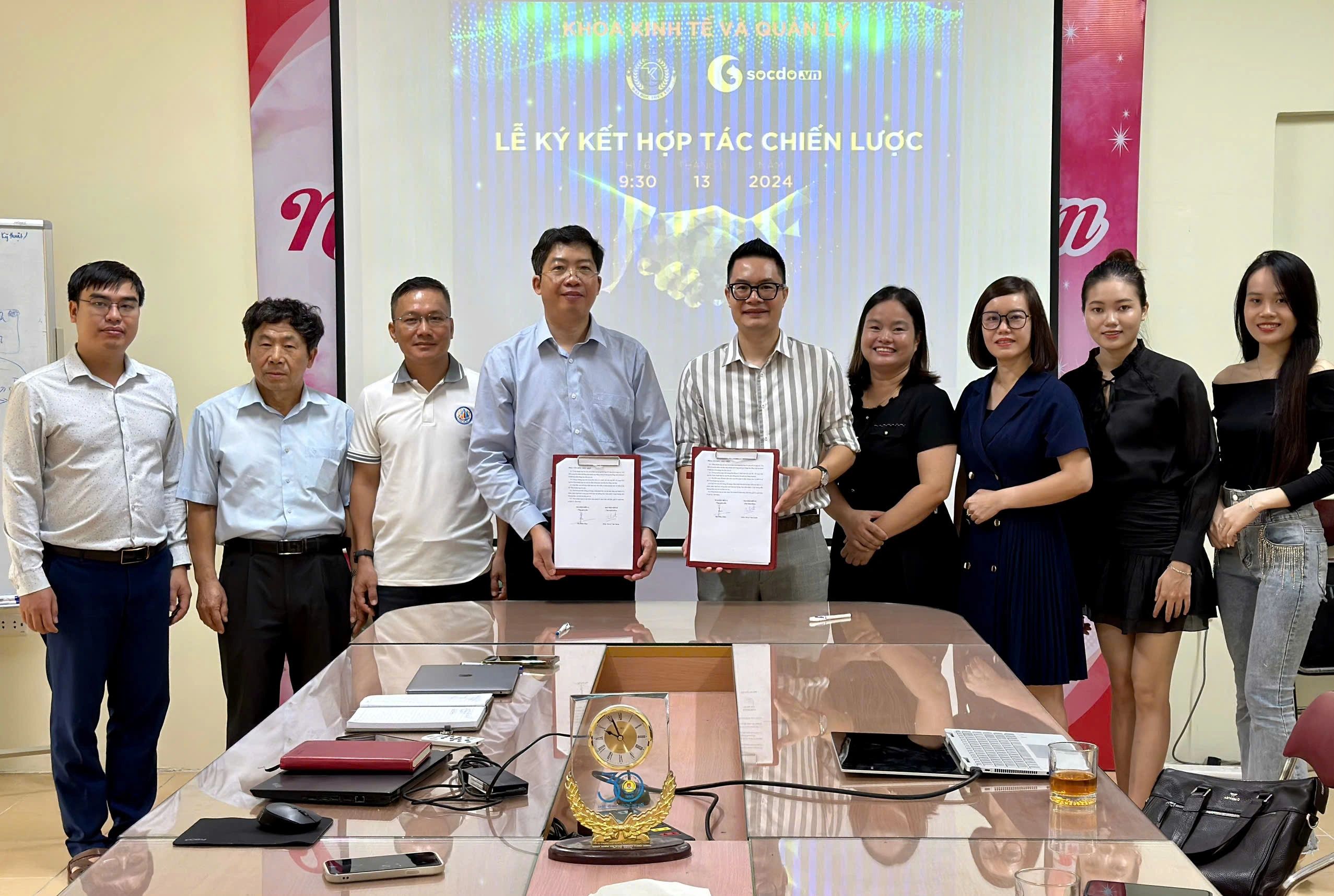 Hợp Tác Chiến Lược Với Công Ty Cổ Phần Sóc Đỏ: Bước Đột Phá Trong Đào Tạo Thương Mại Điện Tử Thực Chiến Tại Đại Học Thủy Lợi